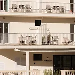 Forenna Hostel (Adults Only)
